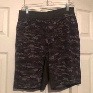 LuLuLemon, T.H.E short, Size M, 9in linerless